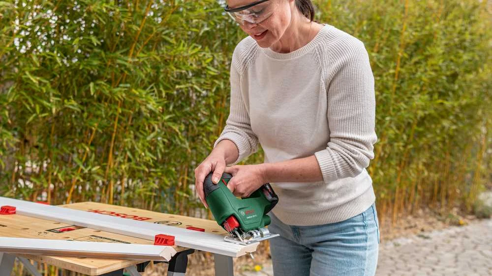 Wyrzynarka Bosch AKUM. siaurapjūklis EasySaw 18 set