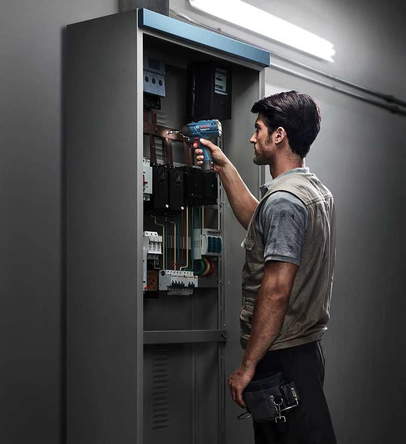 Smūginis veržliasūkis Bosch GDR 120-LI; 12 V; 2x2,0 Ah akum.