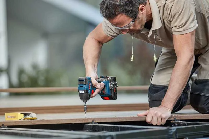 Bosch Akumuliatorinis smūginis suktuvas GDR 18V-200 C, be akumuliatoriaus ir kroviklio