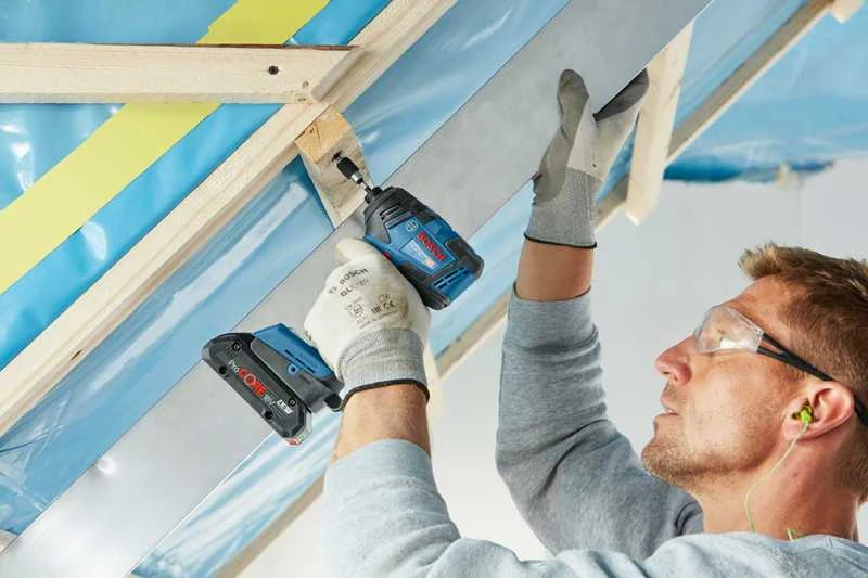 Bosch Akumuliatorinis smūginis suktuvas GDR 18V-200 C, be akumuliatoriaus ir kroviklio