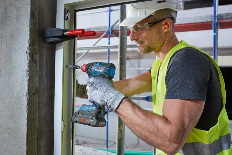 Bosch Akumuliatorinis smūginis suktuvas / veržliaraktis GDX 18V-200 C, be akumuliatoriaus ir kroviklio