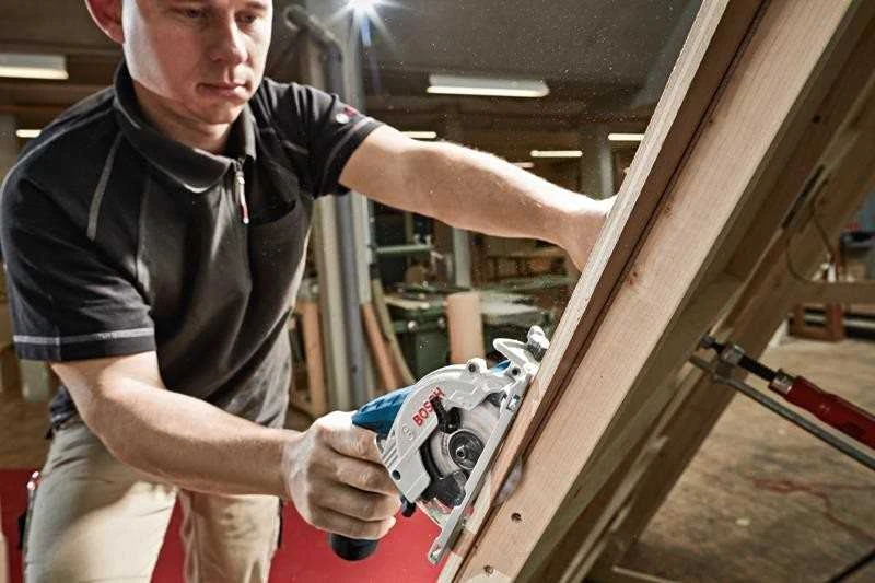 Akumuliatorinis diskinis pjūklas Bosch GKS 12V-26, be akumuliatoriaus ir kroviklio