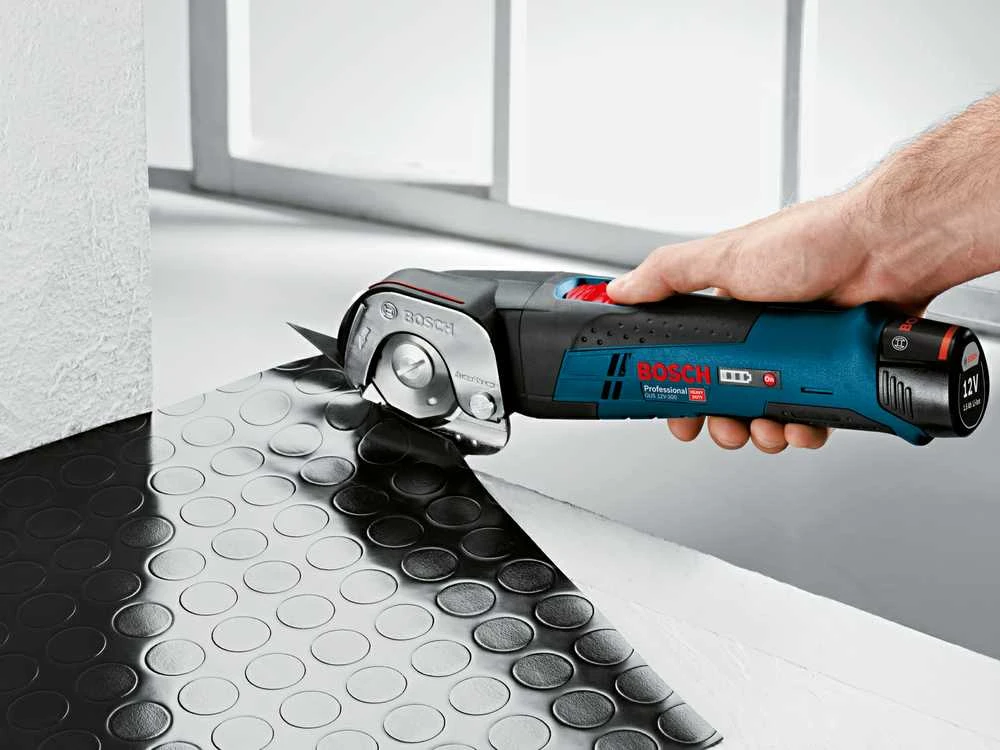 Bosch Akumuliatorinės universalios žirklės GUS 12V-300, be akumuliatoriaus ir kroviklio