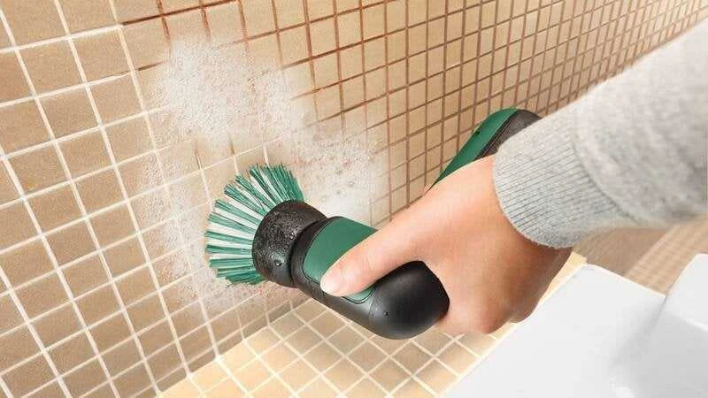 Plovimo šepetys Bosch UniversalBrush; 3,6 V; 1x2,0 Ah akum. + priedai