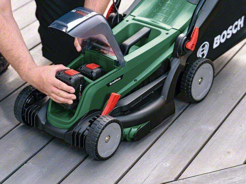 Bosch Akumuliatorinė vejapjovė UniversalRotak 2x18V-37-550 (Be akumuliatoriaus ir kroviklio)