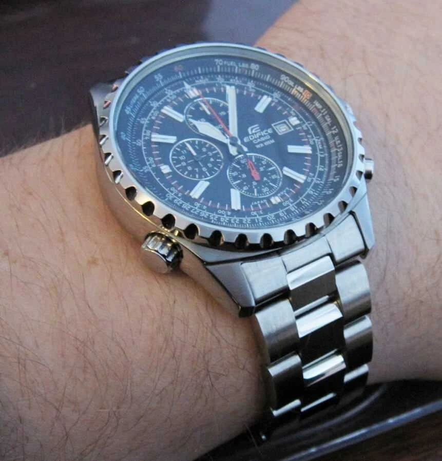 Laikrodis Casio EF-527D-1AVEF - Sukurtas aviatoriams