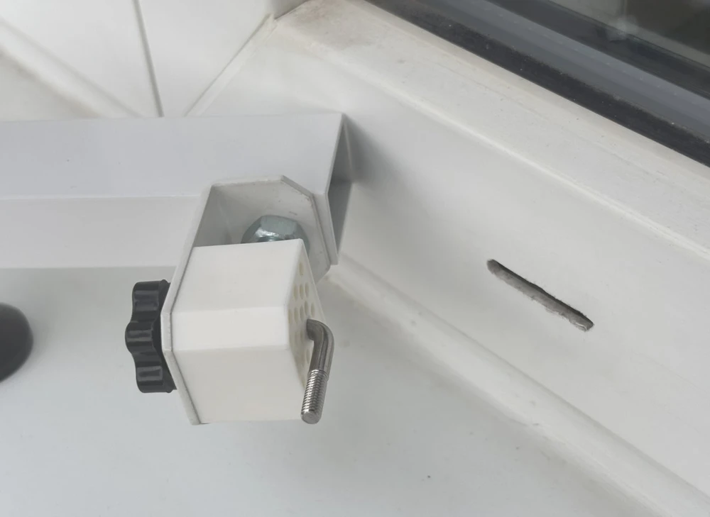 Conexpro Antenna holder for plastikas window