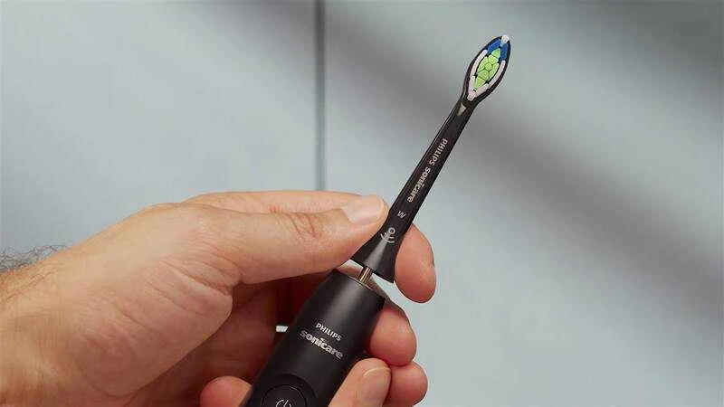 8 dalių šepetėlių galvučių pakuotė Philips Sonicare Optimal White HX6068/88, Juodos spalvos