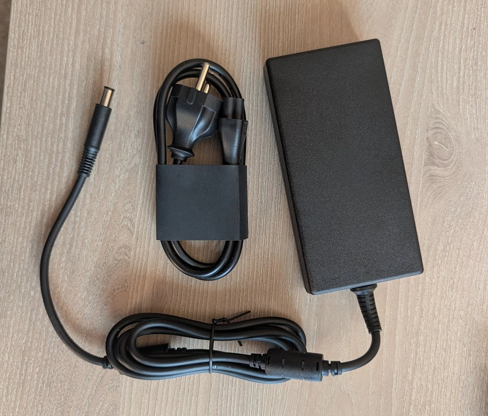 „Dell“ 180 W 7,4 mm kintamosios srovės adapteris su maitinimo laidu – Europa