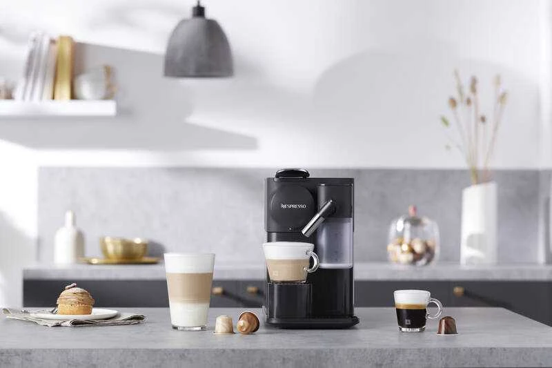 Automatinis kavos aparatas su pieno plakikliu Delonghi EN510.W Nespresso, Juodos spalvos