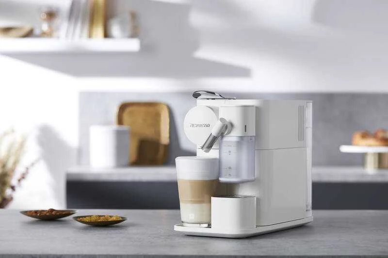 Automatinis kavos aparatas su pieno plakikliu Delonghi EN510.W Nespresso, Baltos spalvos