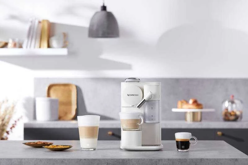 Automatinis kavos aparatas su pieno plakikliu Delonghi EN510.W Nespresso, Baltos spalvos