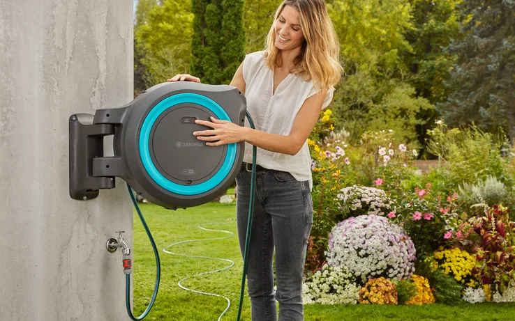 Gardena Akumuliatorinė prie sienos tvirtinama žarnos ritė PowerRoll XL, rinkinys, 35 m žarnos, turkio spalvos aprašymas - Prekės nuotrauka