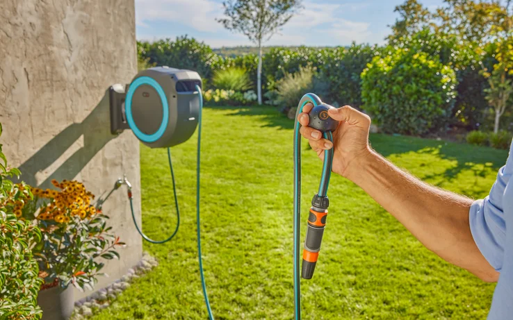 Gardena Akumuliatorinė prie sienos tvirtinama žarnos ritė PowerRoll XL, rinkinys, 35 m žarnos, turkio spalvos aprašymas - Prekės nuotrauka