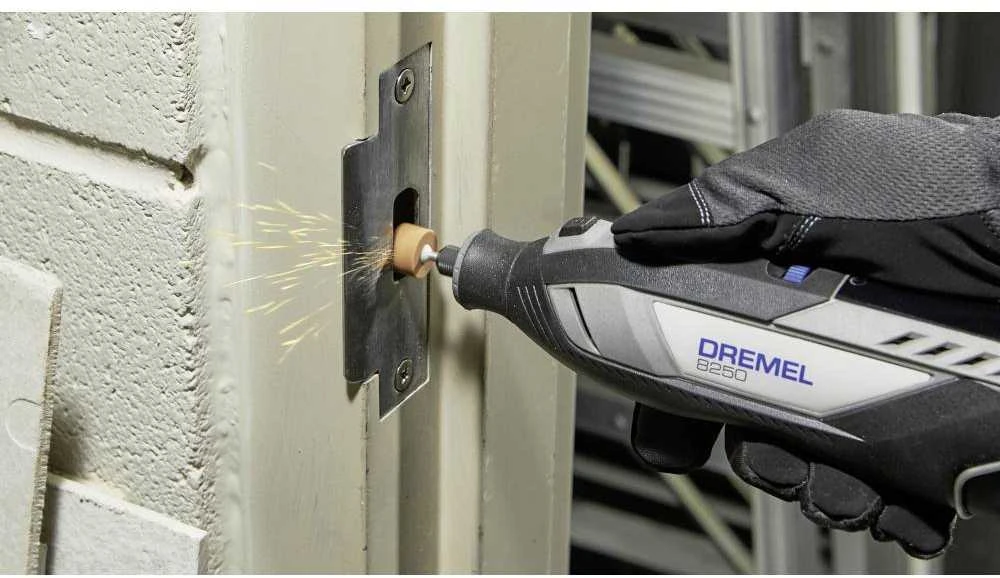 Daugiafunkcis įrankis Dremel 8250-5/65 Platinum, su 5 antgaliais ir 65 priedais
