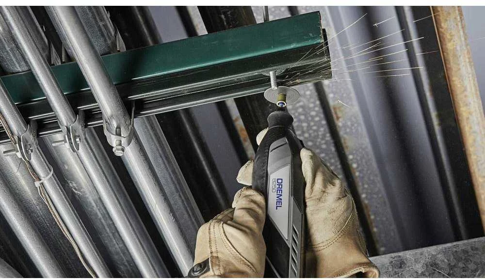 Daugiafunkcis įrankis Dremel 8250-5/65 Platinum, su 5 antgaliais ir 65 priedais