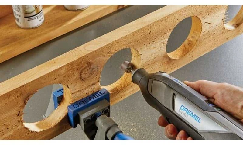 Dremel 8240-3/45 su 45 priedų
