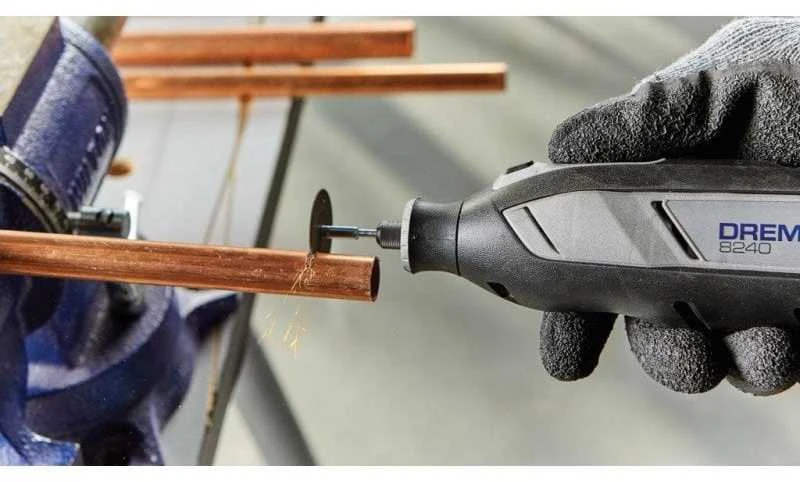 Dremel 8240-3/45 su 45 priedų