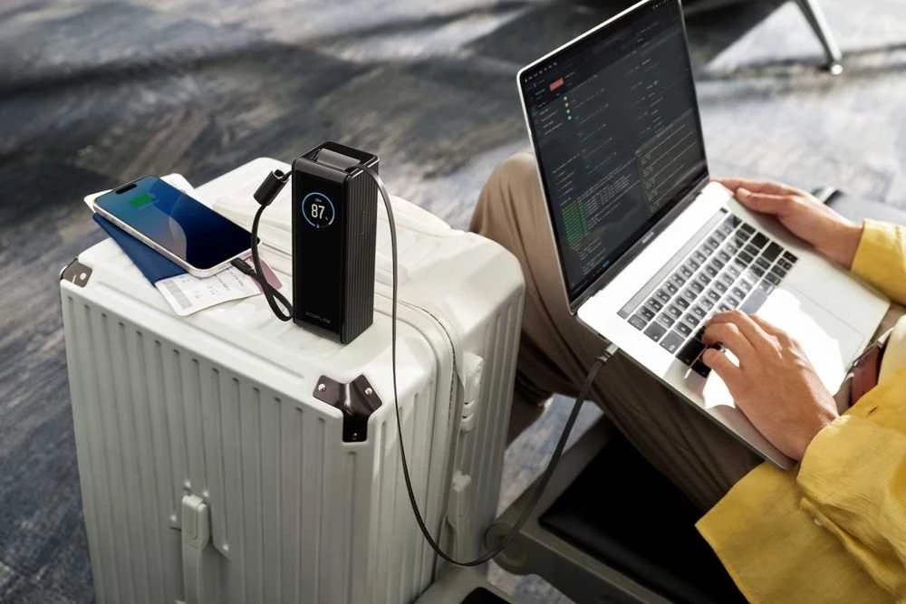 „EcoFlow RAPID“ išorinė baterija 25000 mAh, 170 W (su integruotais 100 W laidais).