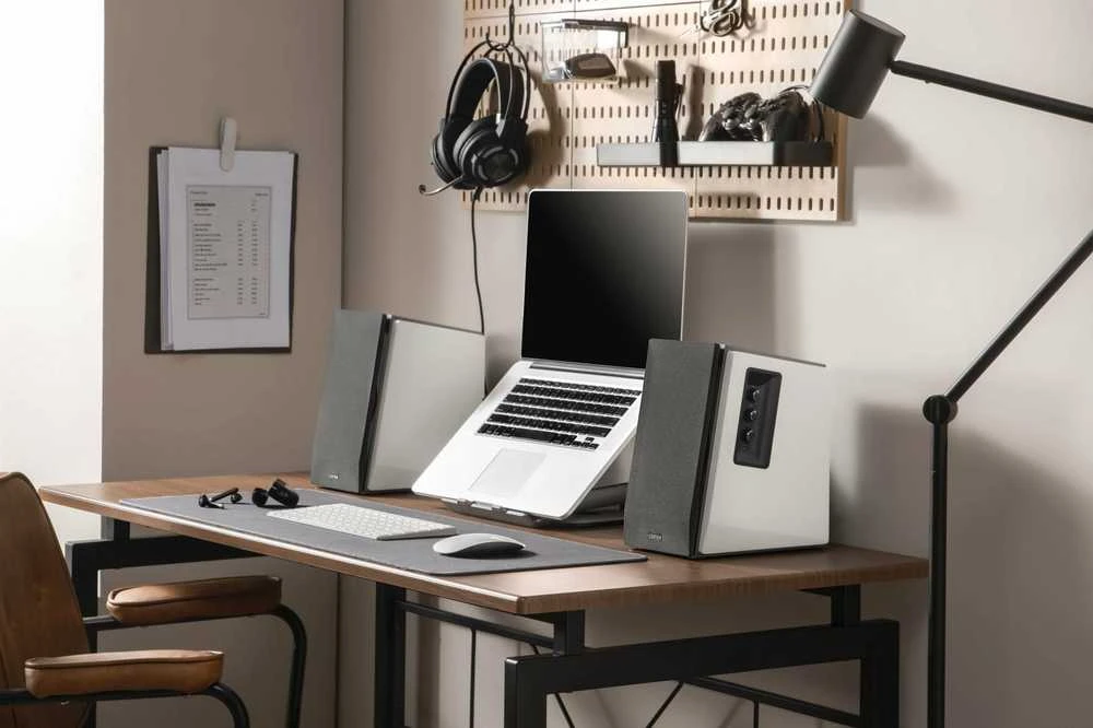 Kolonėlės Edifier R1700BT, Baltos/Juodos spalvos