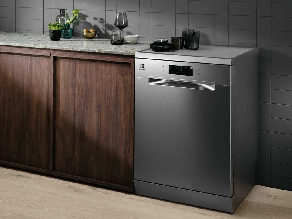 60 cm pločio ner. plieno spalvos laisvai pastatoma indaplovė Electrolux ESA47210SX