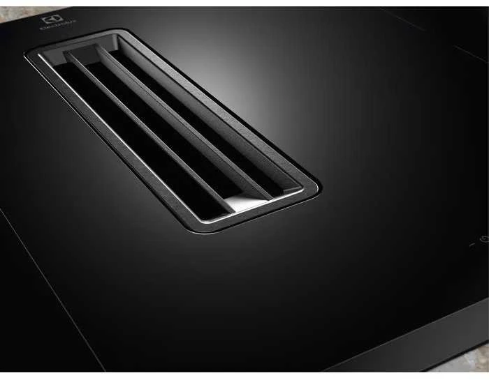 80 cm pločio kaitlentė su integruotu gartraukiu Electrolux KCC83443