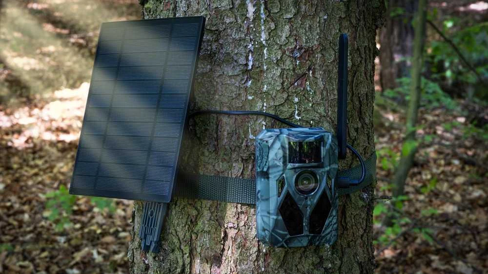 „EVOLVEO StrongVision Solar 4G“, nuotraukų gaudyklė su 4G, programėle ir saulės baterija