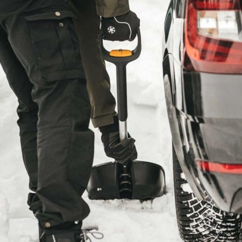 Fiskars X-series teleskopinis kastuvas automobiliui
