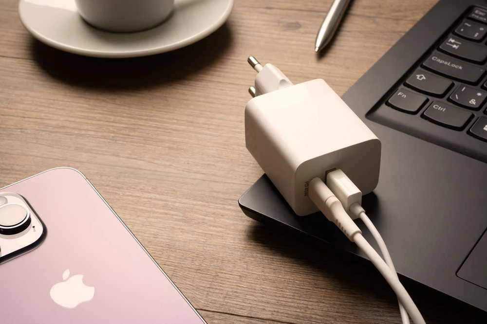 Fixed Fiksuotas Mini USB-C/USB kelioninis įkroviklis 45W | FIXC45M-CU-WH