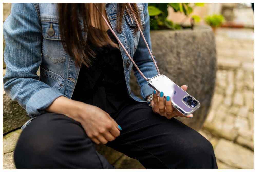 „FIXED Pure Neck“ dėklas su juodu kaklo dirželiu, skirtas „Samsung Galaxy S23+“