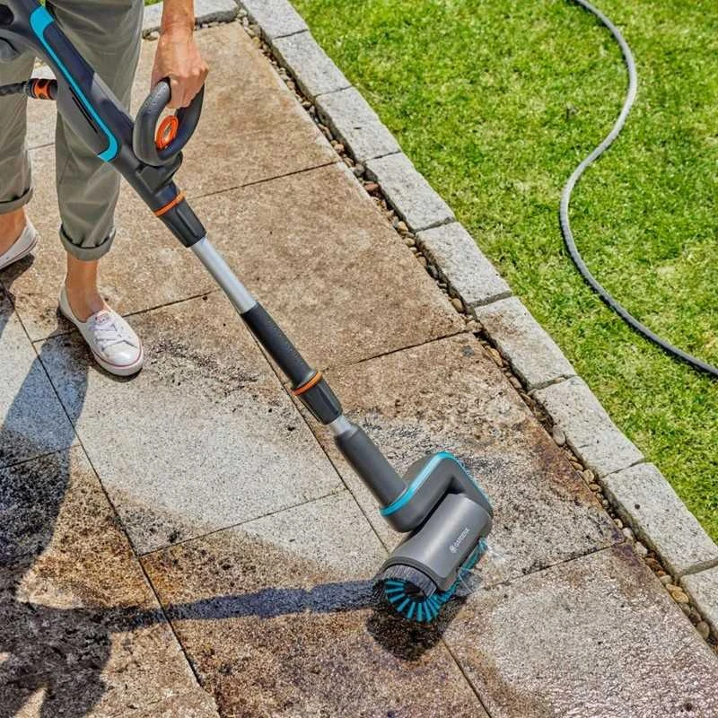 Gardena Akumuliatorinis daugiafunkcinis valytuvas "AquaBrush Patio", skirtas mediniams paviršiams ir terasoms