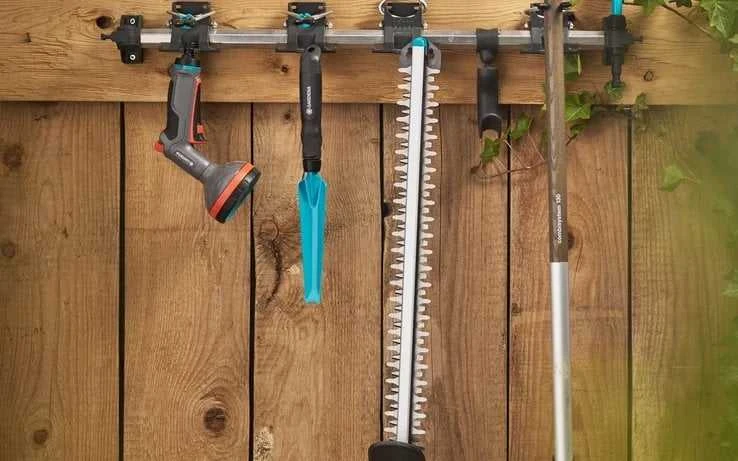 Gardena EasyCut 45/18V 14734-20 – komplekte yra: akumuliatorius ir kroviklis