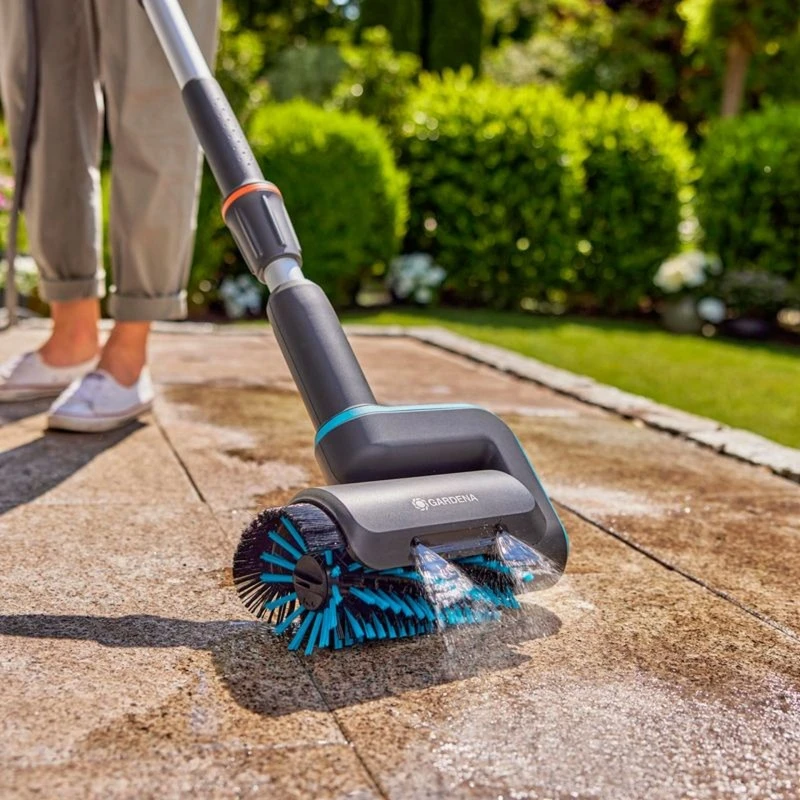 Gardena Akumuliatorinis daugiafunkcinis valytuvas "AquaBrush Patio", skirtas subraižymams jautriems mediniams paviršiams