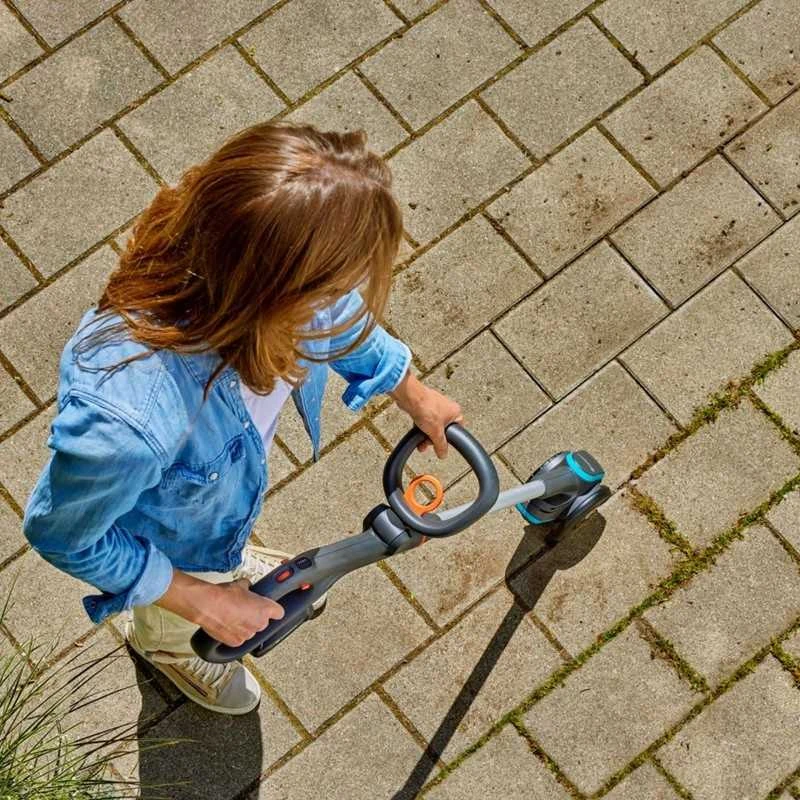 Gardena Akumuliatorinis trinkelių tarpų valytuvas EasyWeed 1800/18V P4A be akumuliatoriaus ir kroviklio
