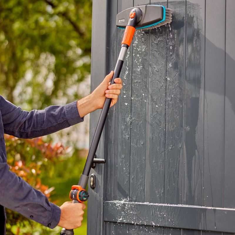 Gardena "Cleansystem" rankena S, prijungiama prie vandens tiekimo, didesniems plotams plauti