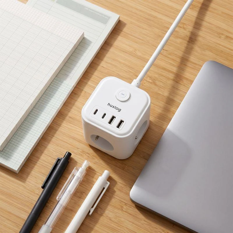 Huslog 15W Charging Station, 3 Outlets, 2 USB-C Ports, 2 USB Ports, Baltas