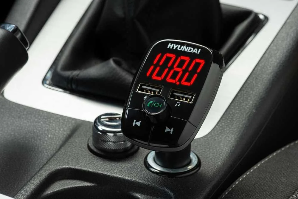 Transmiter FM Hyundai Transmiter FM FMT 380 BT CHARGE Juodas