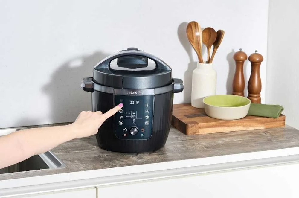 Instant Pot Pro daugybės funkcijų greitpuodis 5,7 l 1200 W su Wi-Fi valdymu, juodas PRCPC601WE
