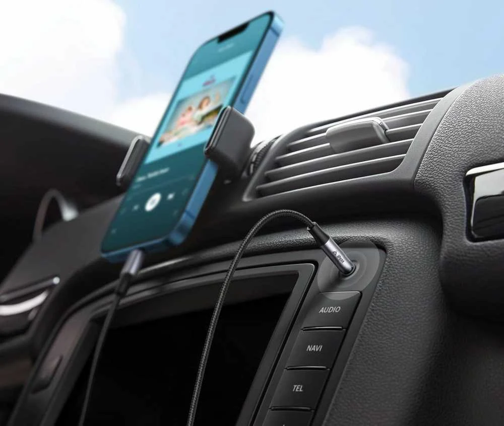 Lightning į 3.5mm laidas automobilio garso sistemoje