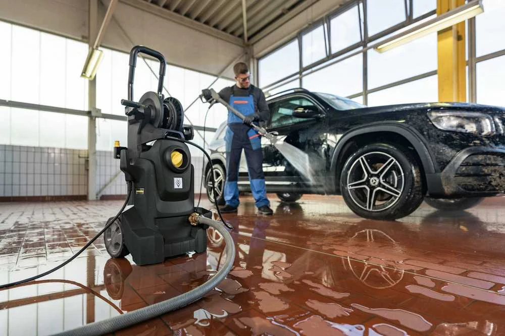 Kärcher 5/13 EX EB plovykla plaunant automobilį