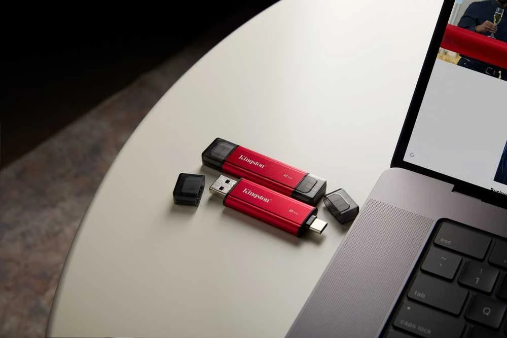 Kietasis diskas „Kingston“ SSD dvigubas nešiojamas 1 TB