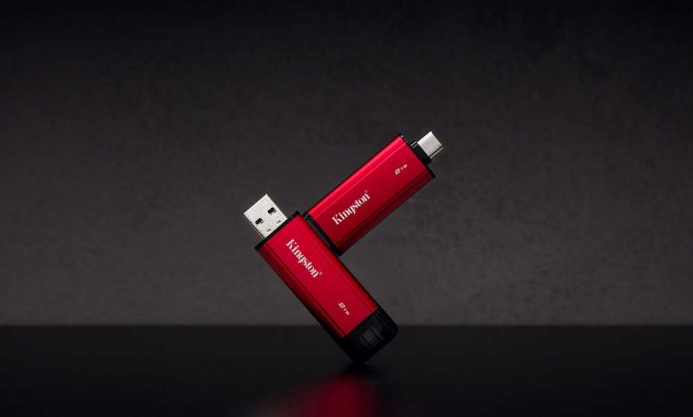 Kietasis diskas „Kingston Technology“ 2 TB nešiojamasis SSD diskas su dviem USB-A/C jungtimis, iki 1050 MB/s USB 3.2 Gen 2