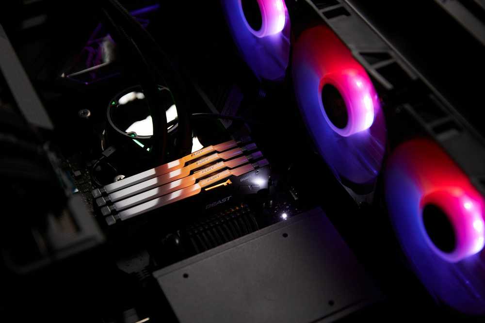 RAM „Kingston KF556C40BBA-32“ 32 GB 5600 MT/s DDR5 CL40 DIMM FURY Beast RGB atmintis | Kingstonas