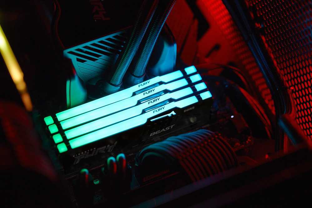 RAM „Kingston KF556C40BBA-32“ 32 GB 5600 MT/s DDR5 CL40 DIMM FURY Beast RGB atmintis | Kingstonas