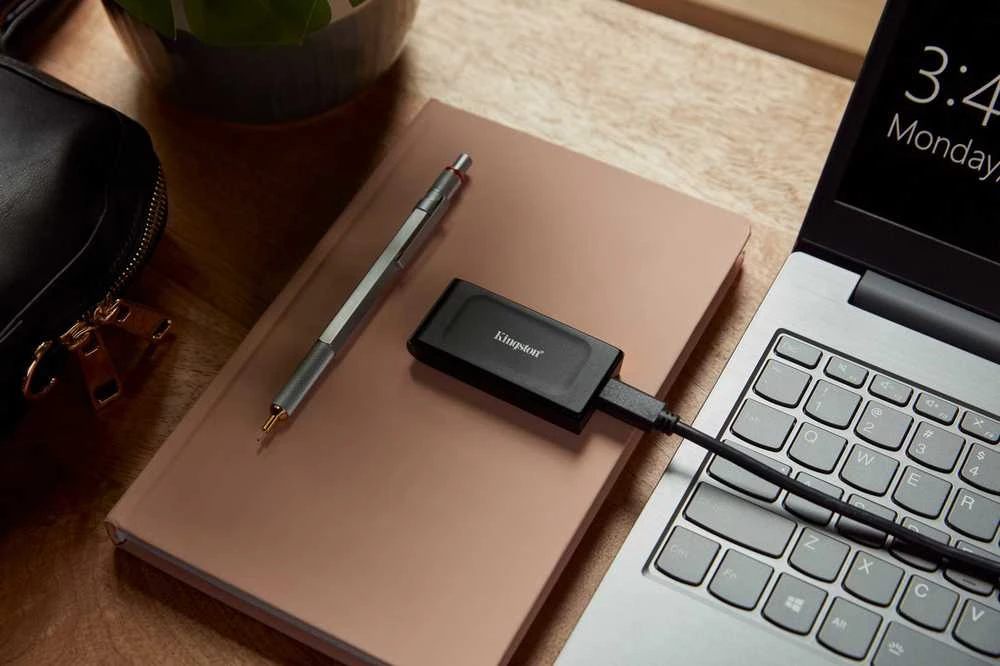Išorinis kietasis diskas Kingston SXS1000R, 1 TB, USB 3.2 Gen 2, juodas
