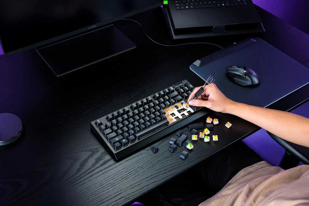 Klaviatūra žaidimams Razer BlackWidow V4 Razer Oranžinis (tactile) belaidė mechaninė su pašvietimu juoda