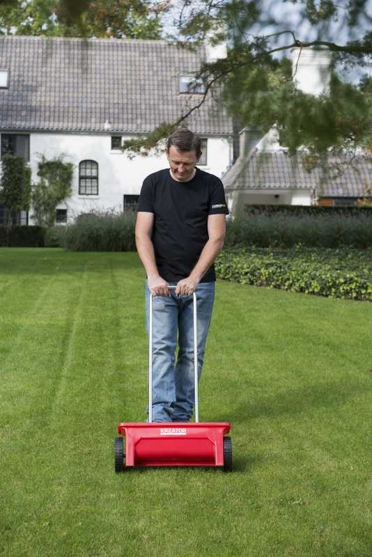 Kreator KRTGR9001 - Garden spreader 450mm 12kg