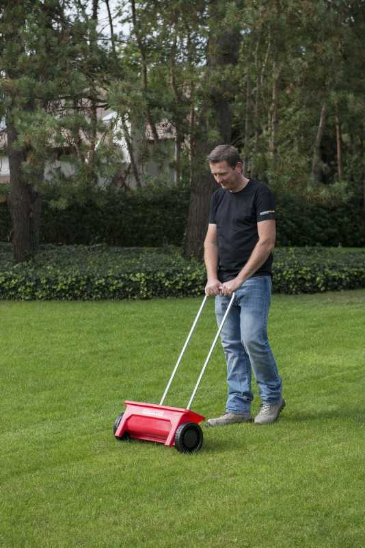 Kreator KRTGR9001 - Garden spreader 450mm 12kg