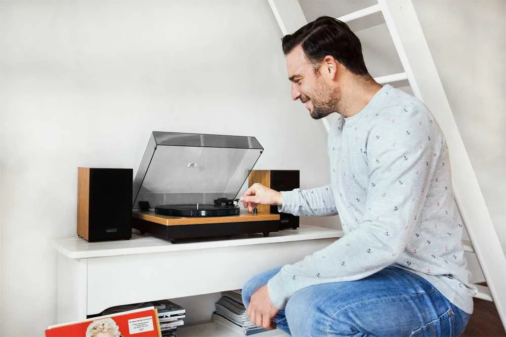 Lenco LS-300WD patefonas su dviem atskirais garsiakalbiais, Medienos apdaila