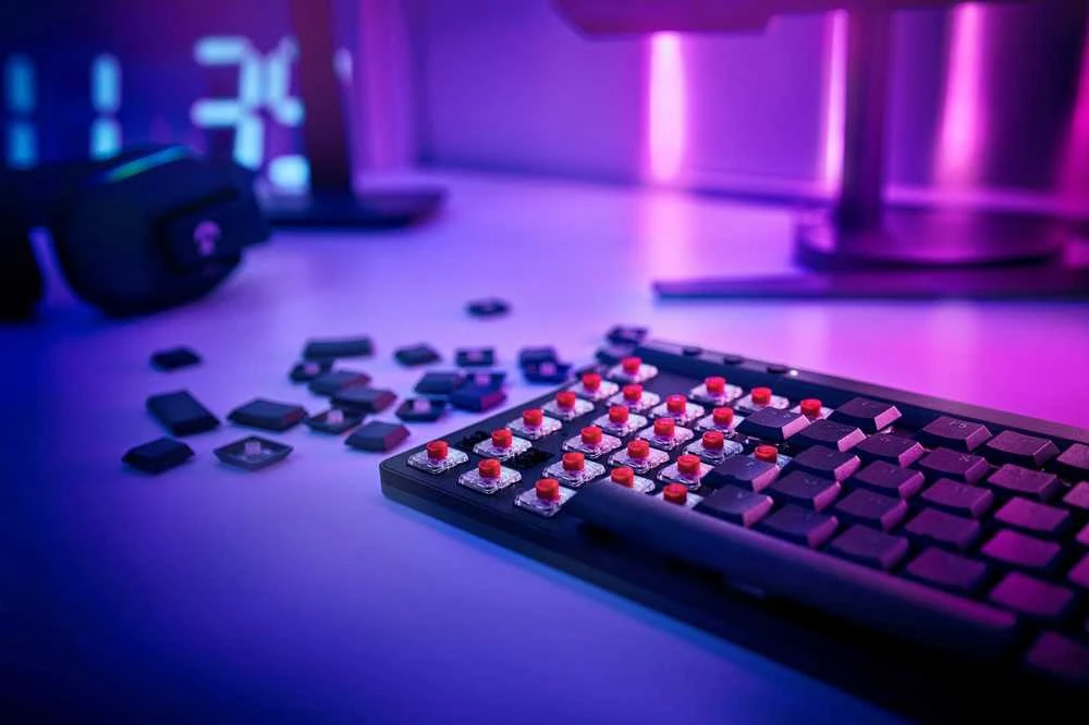 Klaviatūra Logitech G515 TKL WRS G KB - Juodas - CZE-SKY - EMEA28I-935
